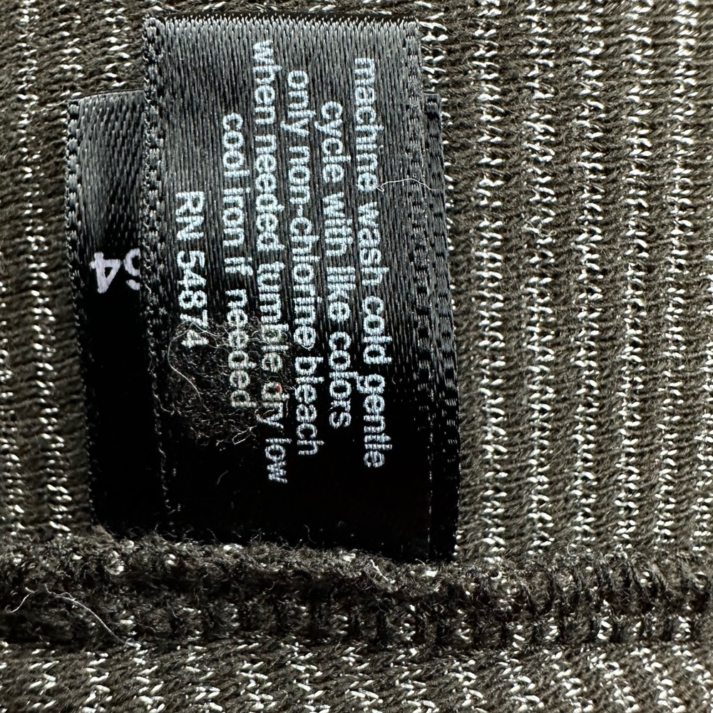 Beautiful silver and black limited top - Picture 8 of 8